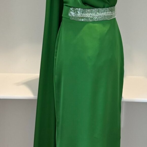Green One Shoulder Cape Dropped Silk Gown by I.H.F Atelier - Picture 7 of 11